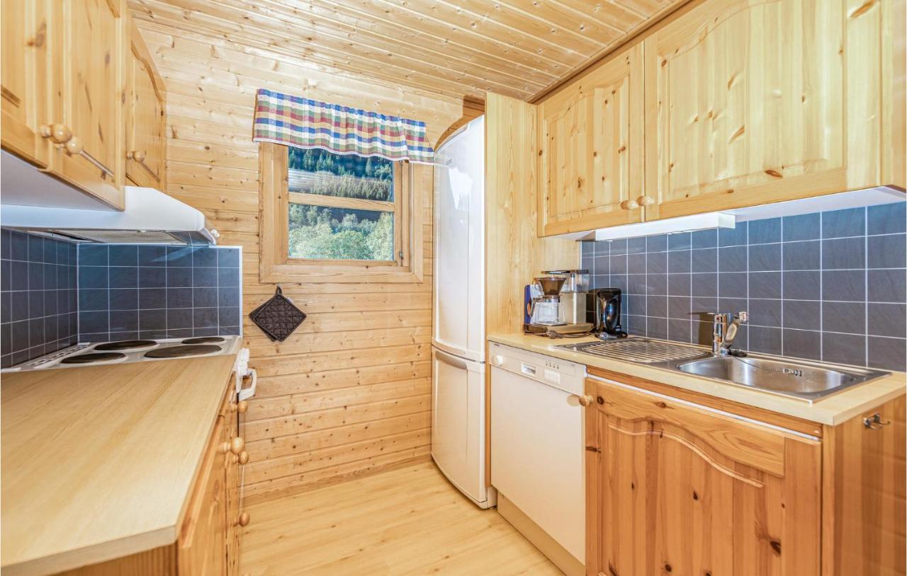 Cozy Home In Fjaerland With House A Mountain View Ngoại thất bức ảnh
