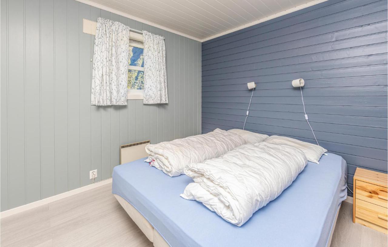 Cozy Home In Fjaerland With House A Mountain View Ngoại thất bức ảnh