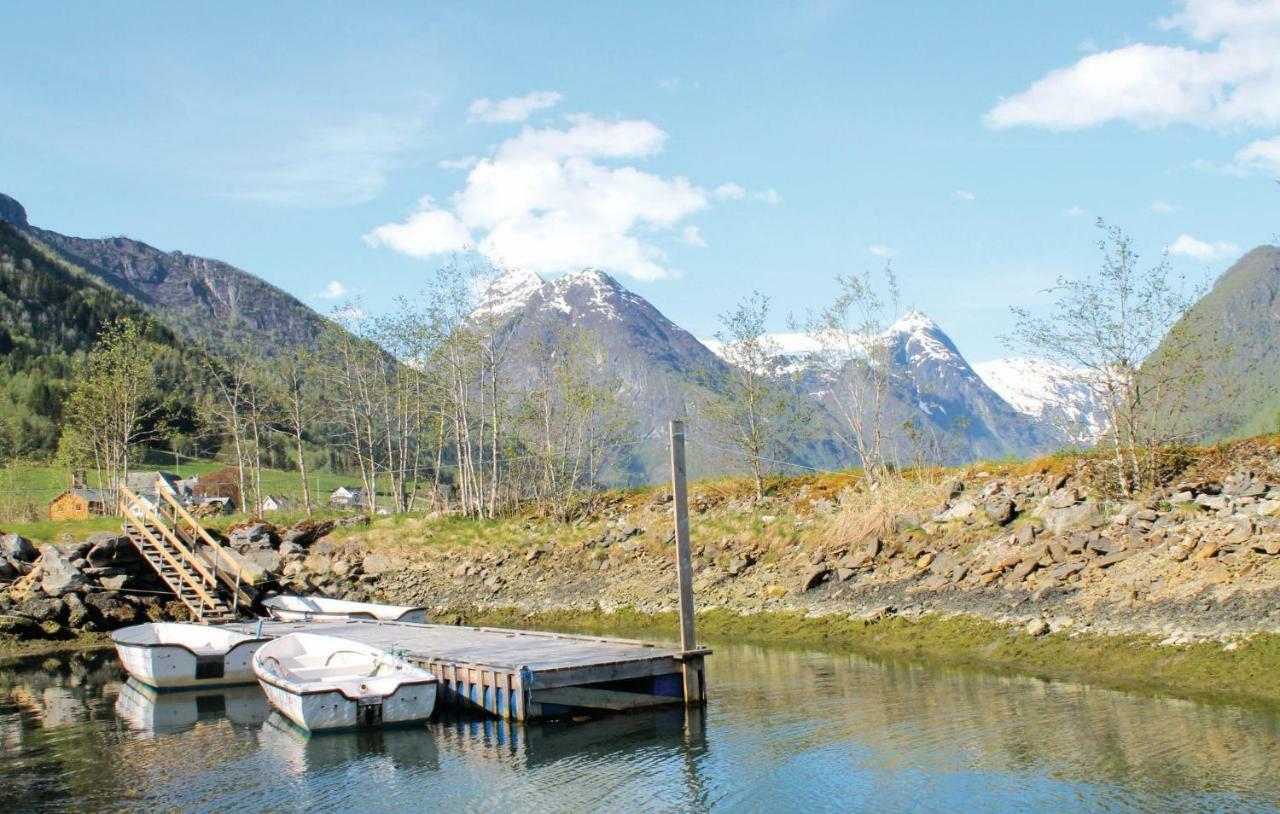 Cozy Home In Fjaerland With House A Mountain View Ngoại thất bức ảnh